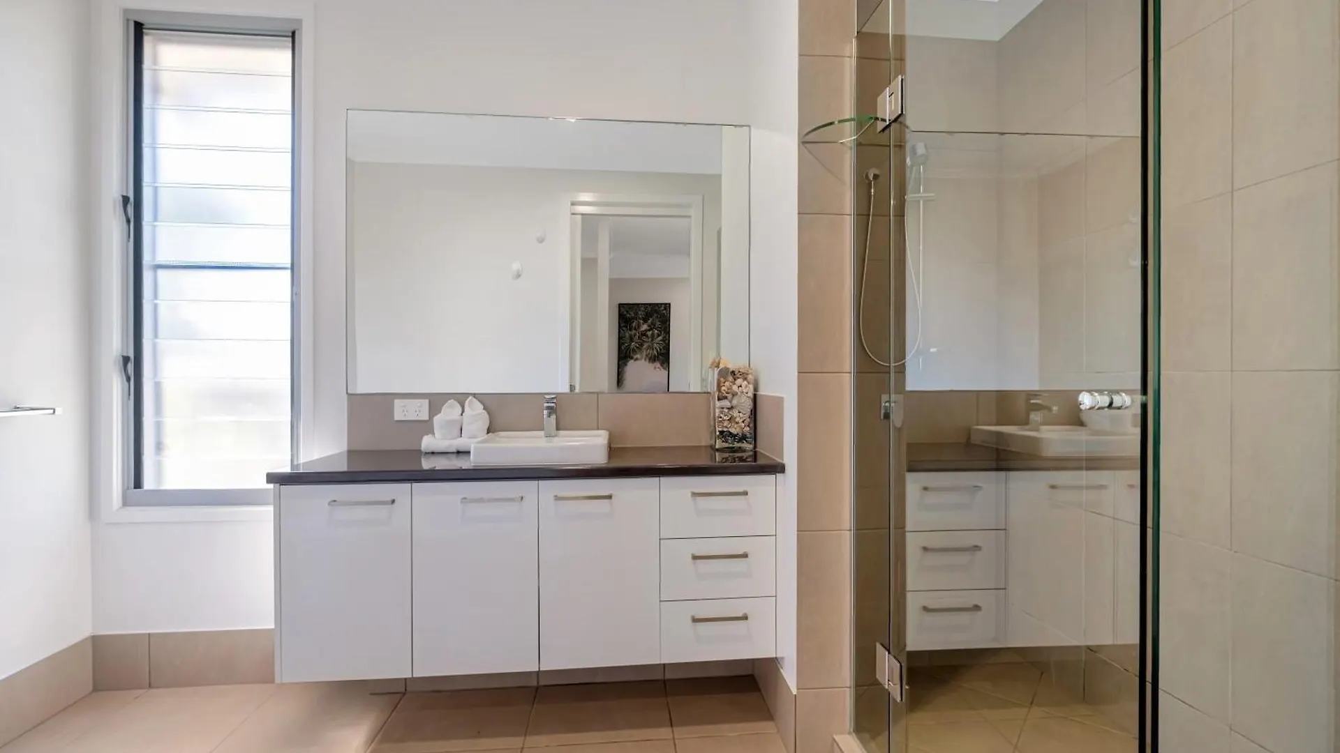Semesterbostad Contemporary Home In The Heart Of Mudjimba
