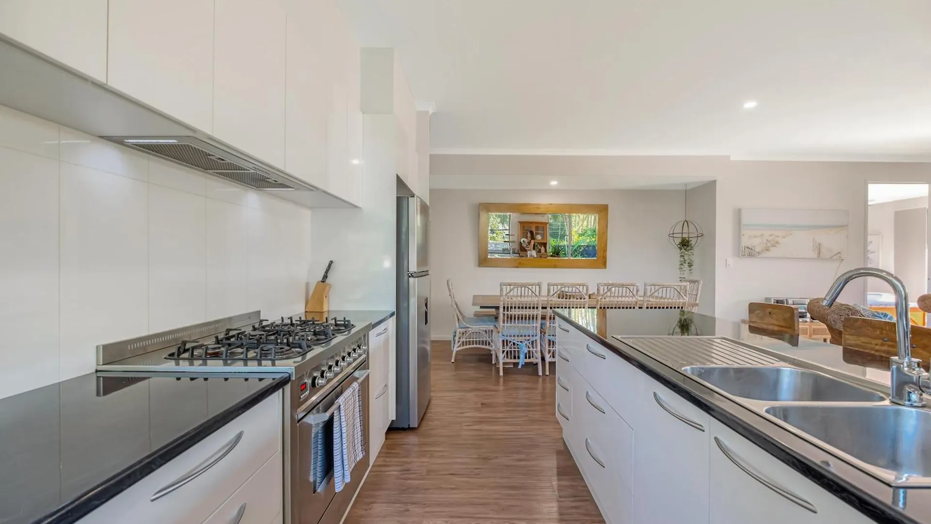 Contemporary Home In The Heart Of Mudjimba