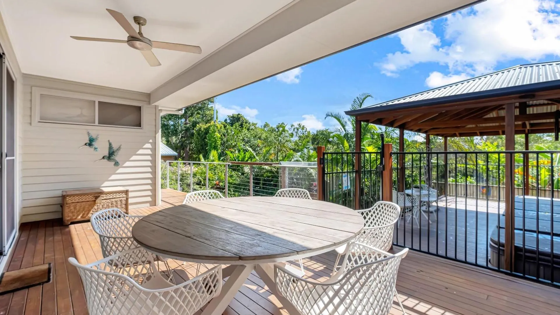 Contemporary Home In The Heart Of Mudjimba 0*,  Australien
