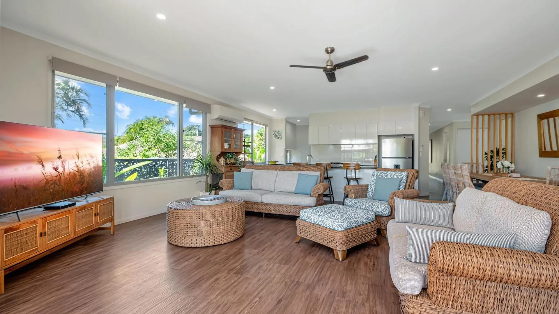 Contemporary Home In The Heart Of Mudjimba 0*,  Australien